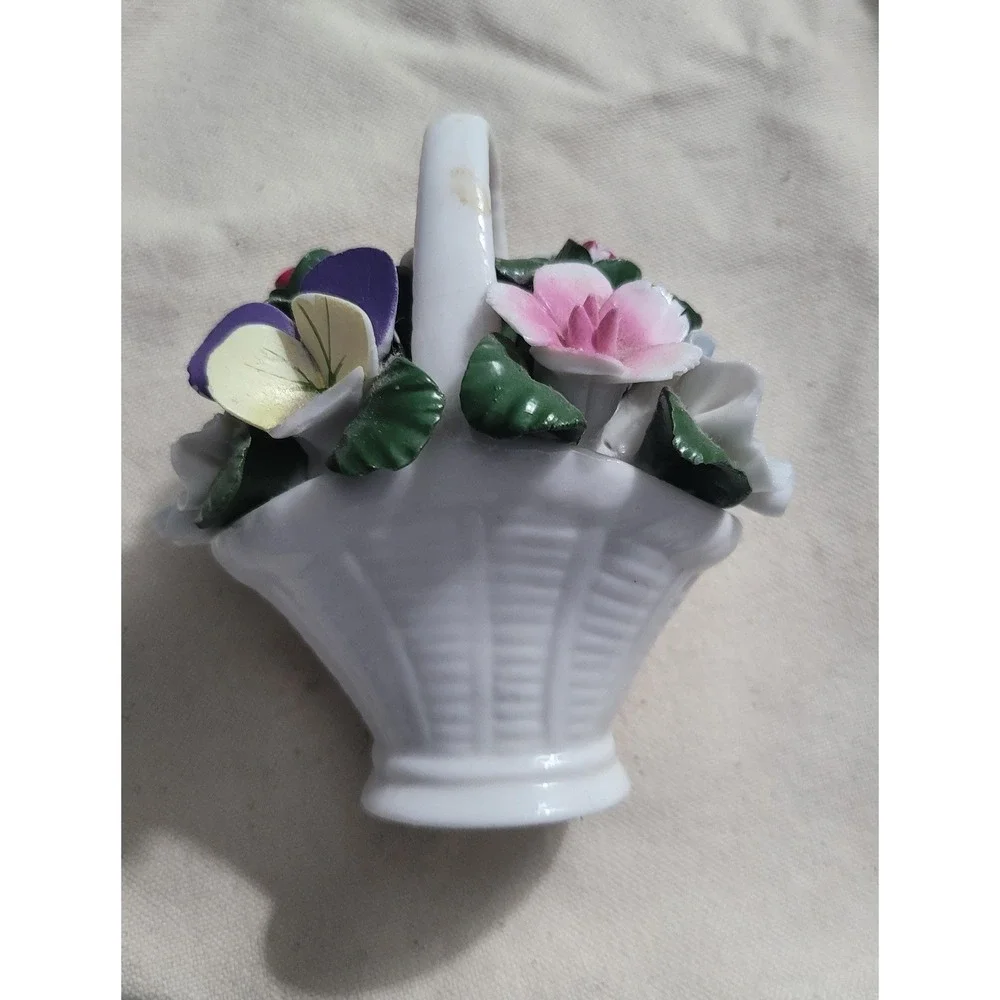 Vintage porcelain ceramic Timex china case flower basket clock Needs A Battery‎